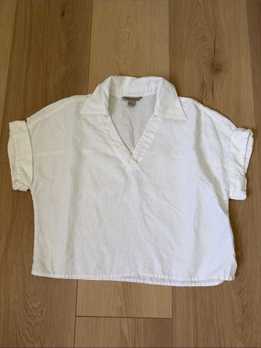 Banana Republic Cropped White V-Neck Collared Linen Top size small